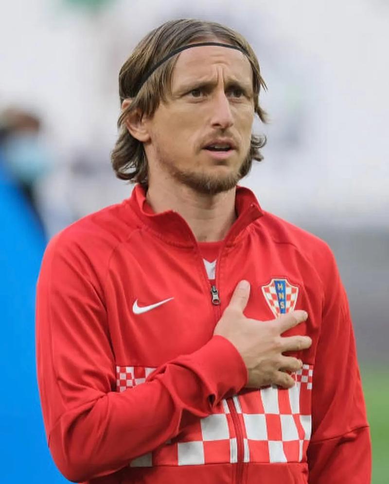 RNGM零封对手晋级三轮常规赛：ES含泪告别夏日，八冠“王朝陨落”