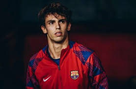 炸金花里的心理博弈（炸金花中的心理较量）